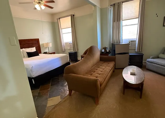 The Gadsden 3* Douglas